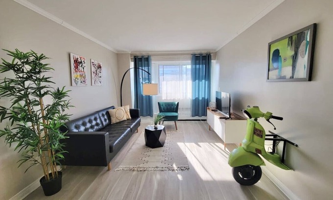 Downtown Montreal Apartment | Sky-High Luxury on Crescent|The Ultimate View