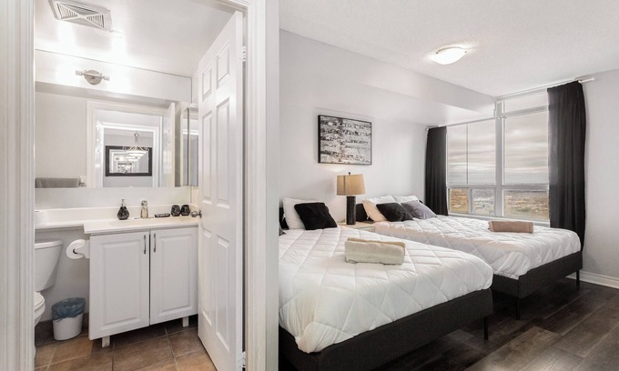 Fairview Condo | Sky Retreat | 2BR-2BA High Floor | 180° City View