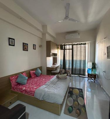 Greater Noida Apartment | Sky the limit by Turismo