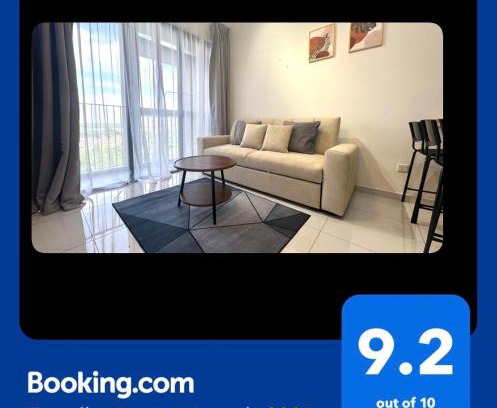 Bukit Indah Apartment | Sky Trees Bukit Indah netflix and wifi