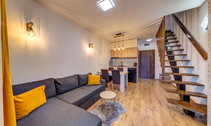 Smolyan Apartment | Skyday Penthouse Deluxe at Oak Residence