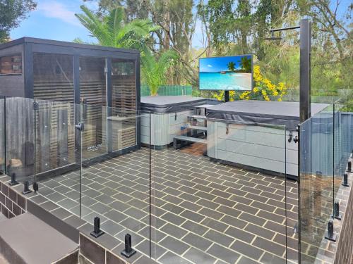 Malua Bay House | Skyes Beach House - 2 Spas, Sauna, Arcade Games