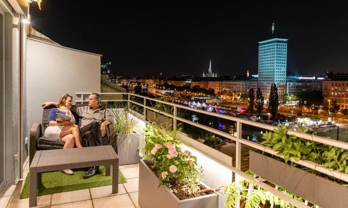 Leopoldstadt Apartment | Skyflats Vienna Ring View