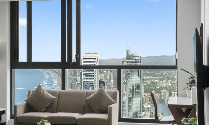 Surfers Paradise Apartment | SkyHigh 72 Stories at The Seaside