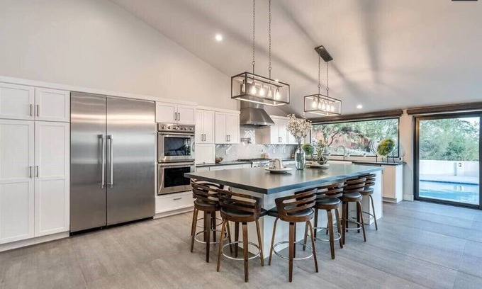 Shadow Ridge House | Skyline: 5 bed/6 bath, amazing views, tennis & basketball courts, pool, hot tub