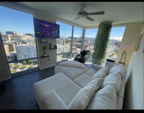 Mission Bay Apartment | Skyline & Ocean Views I Faith Filled SF Stay Gym