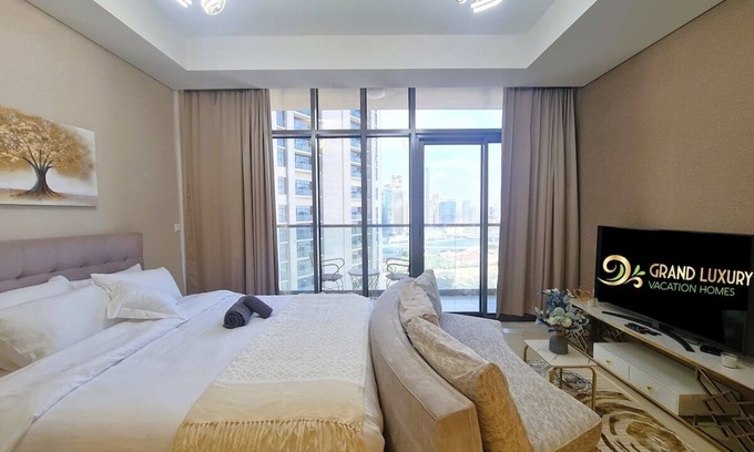 Al Safa Apartment | Skyline Serenity in Maison Aykon City Dubai