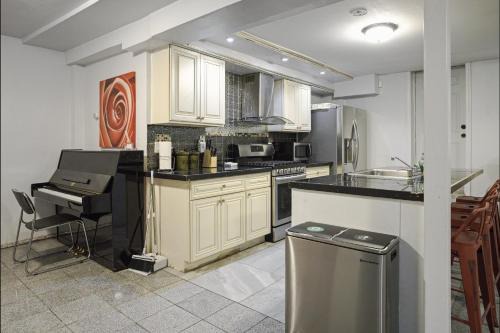 West New York Apartment | Skyline View 20 minutes to Time Square #1