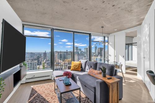 Gastown Apartment | Skyview, 40th Floor! 2BR Condo in Downtown Vancouver