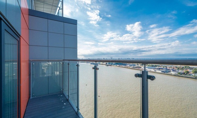 Woolwich Riverside Apartment | Skyvillion -River Thames Appmt Nr ExCel/02/City AP