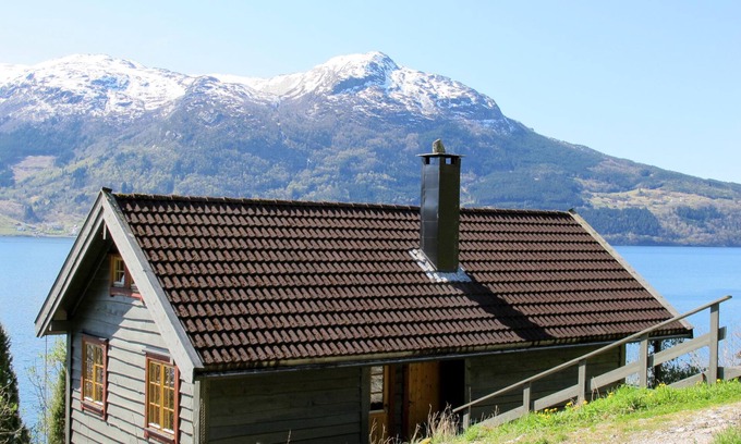 Vallavik House | Slåttenes by Interhome