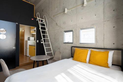Joto Apartment | Sleaze Castle