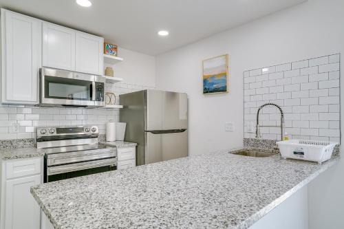 El Paso House | Sleek and Modern El Paso Retreat about 6 Mi to Downtown!