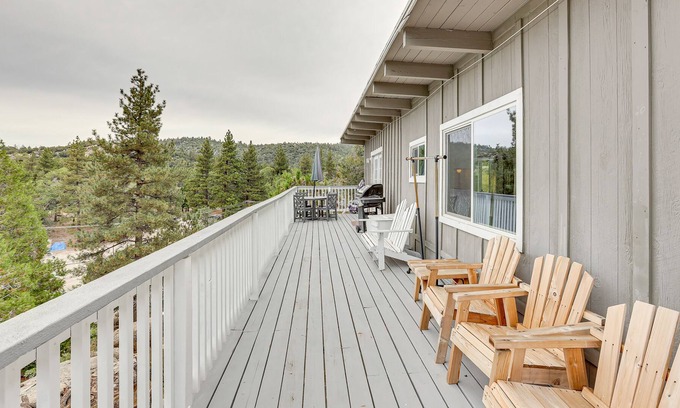 Arrowbear Lake Cabin | Sleek Arrowbear Lake Cabin w/ Mountain Views!