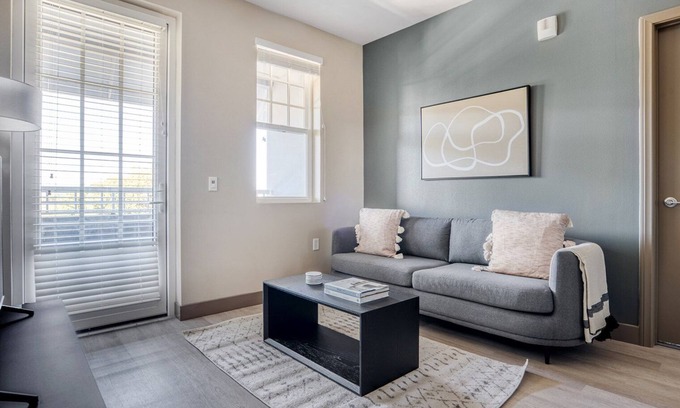 Burlingame Apartment | Sleek Burlingame 1BR w/W/D, Gym & Roof, nr Caltrain, by Blueground