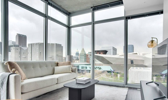 Golden Triangle Apartment | Sleek Golden Triangle 2BR w/ Gym & Pool nr Art Museum, by Blueground