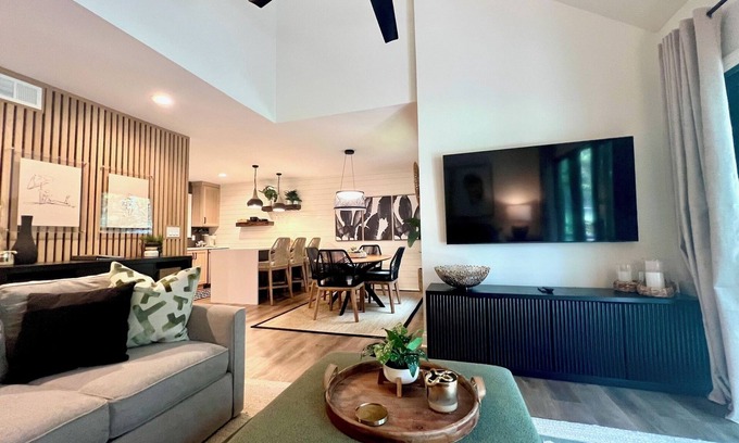 Seabrook Island Villa | Sleek, immaculate villa. Half mile from beach. Club access.