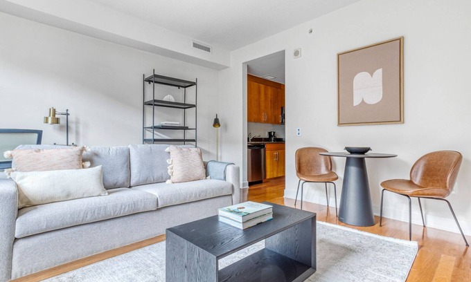 Mount Vernon Triangle Apartment | Sleek Mount Vernon 1BR w/Gym, W/D & Pool, near Chinatown, by Blueground