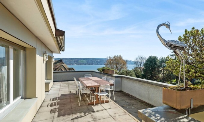 Horgen District Apartment | Sleek Rüschlikon Retreat