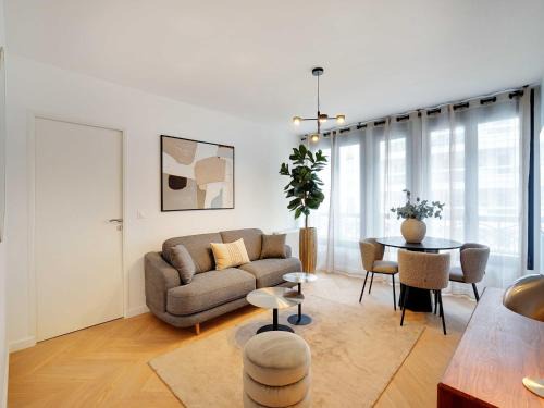 Levallois-Perret Apartment | Sleek & Refined Apartment - Levallois-Perret