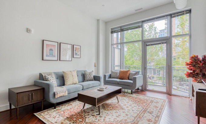 McLean Apartment | Sleek Tysons Corner 2BR w/Gym & W/D, near Restaurants, by Blueground