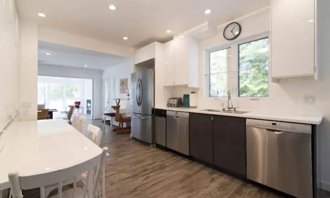 Frontenac Villa | sleep 22, 10 br 7 baths, hot tub, lakefront, view
