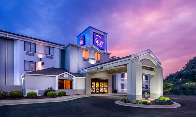 Big Chimney Hotel | Sleep Inn Charleston North