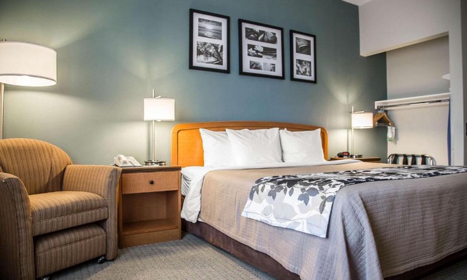 Quad Cities Hotel | Sleep Inn & Suites Davenport - Quad Cities