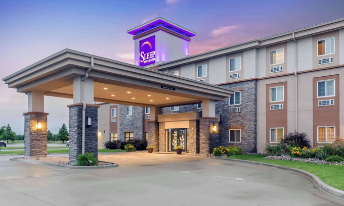 Grand Forks Hotel | Sleep Inn & Suites Grand Forks Near Alerus Center