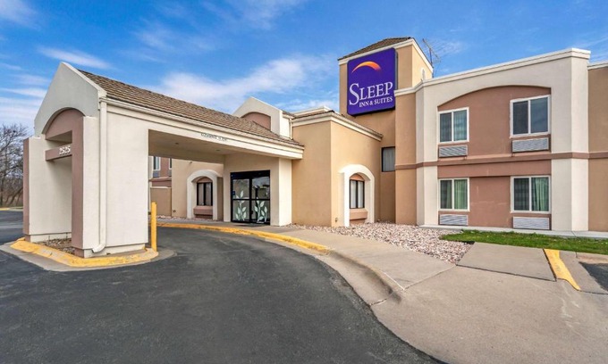 East Omaha Hotel | Sleep Inn & Suites Omaha Airport