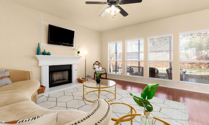 Scenic Oaks House | Sleep on the Cloud - 5 Bedrooms - Corner Lot