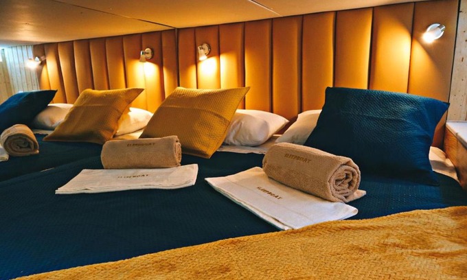 Campanha Boat Rental | SLEEPBOAT LuxLife Yatch