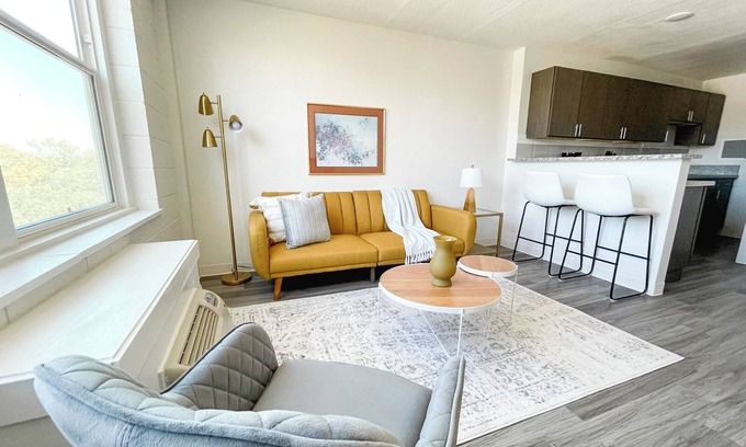 Cincinnati Apartment | Sleepover: Charming 1BD/1BA + Gym - Cincinnati