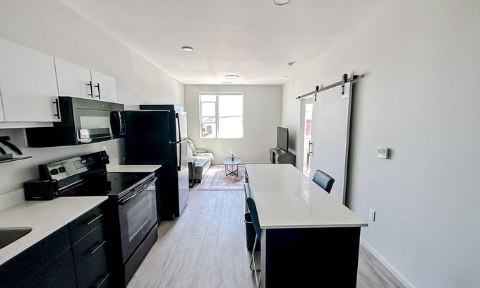 Downtown Omaha Apartment | Sleepover: Classic 1BD/1BA + Gym - Downtown Omahan