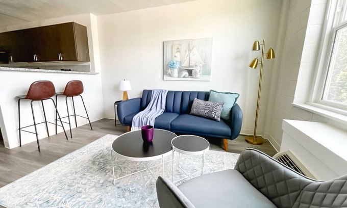 Walnut Hills Apartment | Sleepover: Divine 1BD/1BA + Gym - Cincinnati