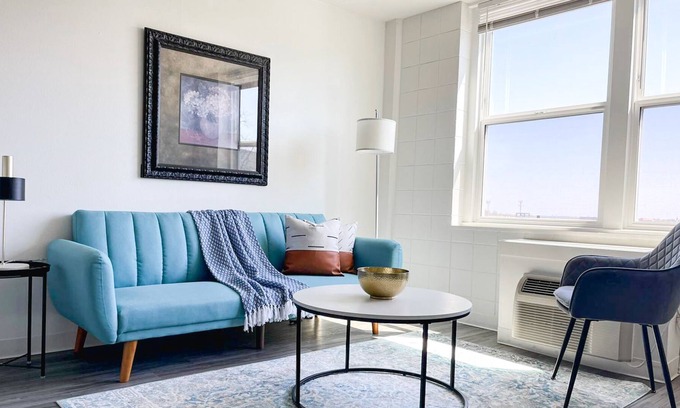 Corryville Apartment | Sleepover: Elegant 1BD/1BA + Gym - Downtown Cincinnati
