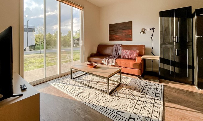 Bowling Green Apartment | Sleepover: Outstanding 1BD/1BA - Bowling Green