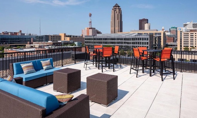 Downtown Des Moines Apartment | Sleepover Premier Downtown Des Moines Apartments