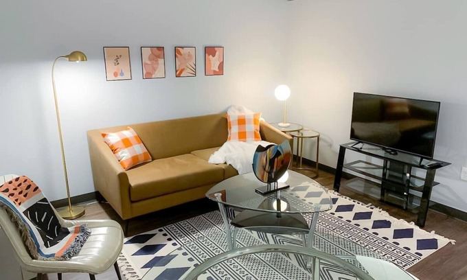 Downtown Des Moines Apartment | Sleepover: Prime 1BD/1BA - Downtown Des Moines