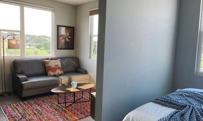Downtown Omaha Apartment | Sleepover: Relaxing 1BD/1BA + Gym - Downtown Omahan
