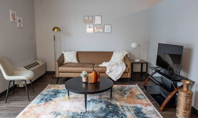 Des Moines Apartment | Sleepover: Serene 1BD/1BA - Downtown Des Moines