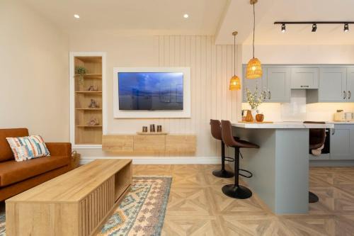 Aberfan House | Sleeps 10 House near Bike Park Wales