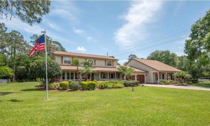 Westchase House | Sleeps 10 / pet friendly/pool/plus game room