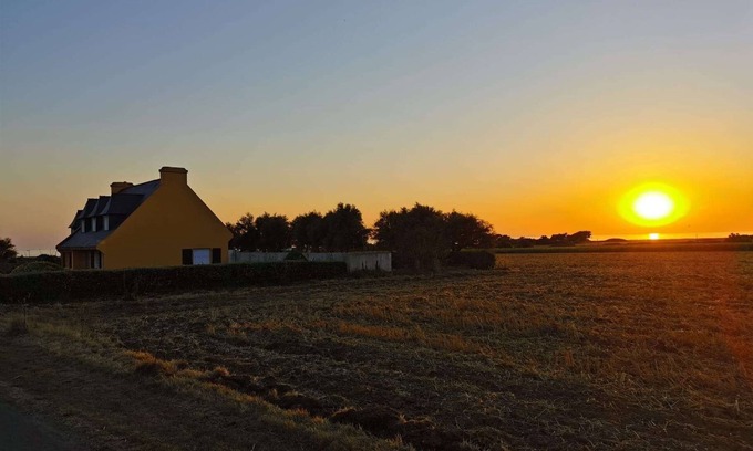 Treogat House | Sleeps 11, close to the sea