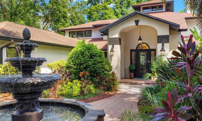 Temple Terrace House | Sleeps 14~Pool~Games~Dog Friendly~Golf Course View