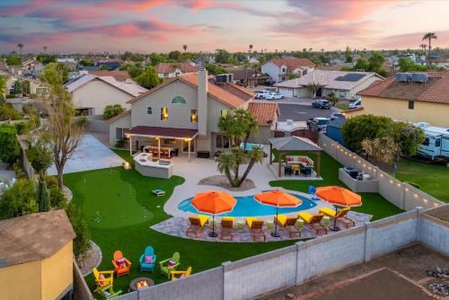 Peoria House | Sleeps 16 Sport Court Heated Pool Putt Putt