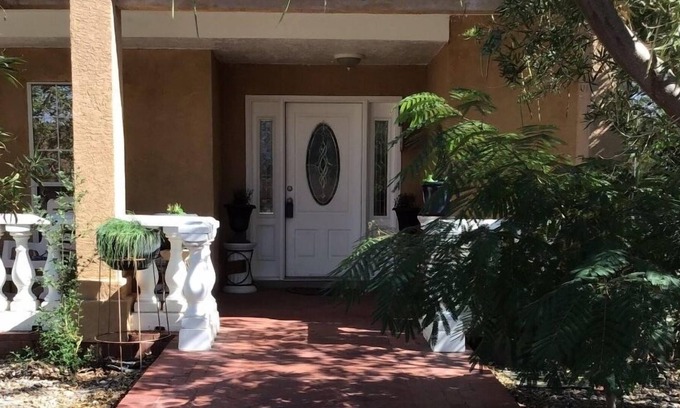 West Bluff House | Sleeps 20+, 7 Bedrooms, family friendly and perfect for traveling work teams.
