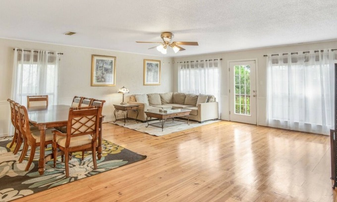 Surf Side Shores House | Sleeps 20! ~ ~ Book Today!