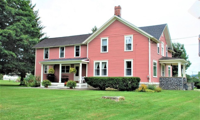 Cooperstown House | Sleeps 20! Spacious! spotless! Just 1 minute to CDP, Near restaurants and shops!