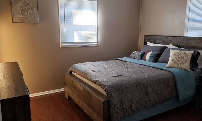 Kokomo House | Sleeps 3 pet friendly fenced yard garage